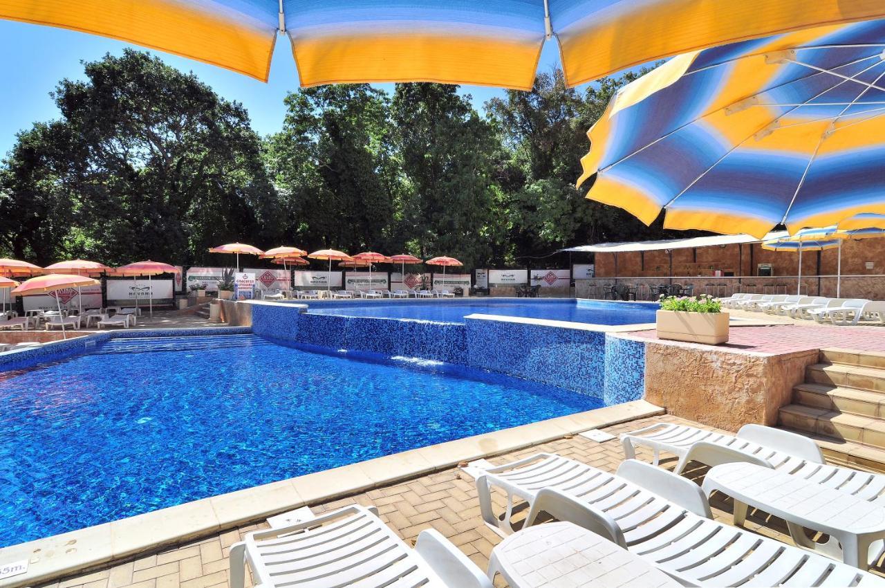 Hotel Paradise Green Park โกลเดน แซนส์ ภายนอก รูปภาพ