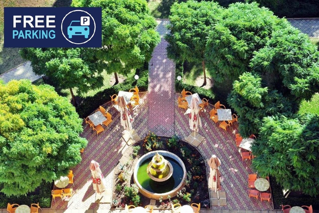 Hotel Paradise Green Park โกลเดน แซนส์ ภายนอก รูปภาพ