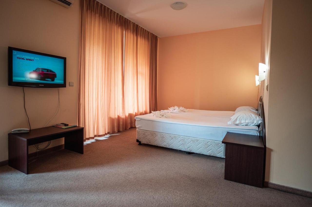 Hotel Paradise Green Park โกลเดน แซนส์ ภายนอก รูปภาพ