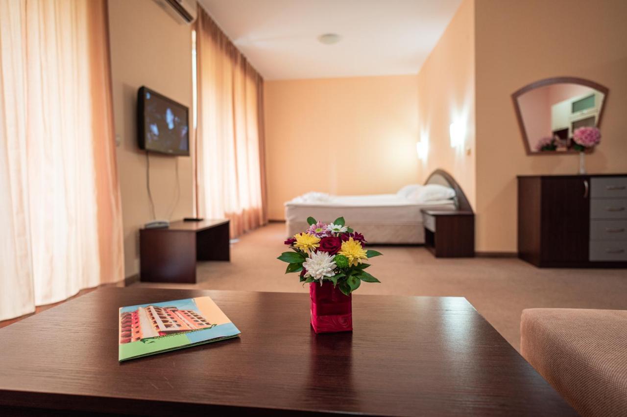 Hotel Paradise Green Park โกลเดน แซนส์ ภายนอก รูปภาพ