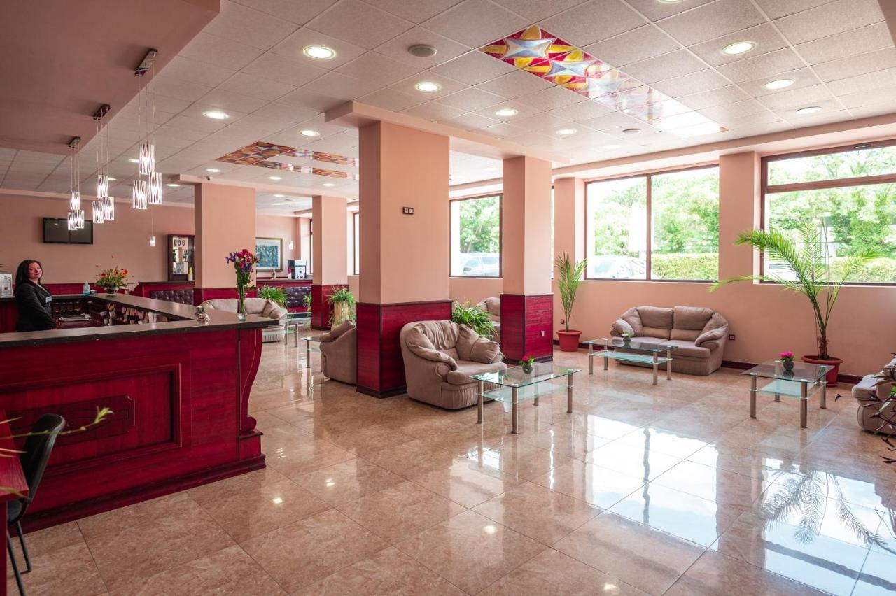 Hotel Paradise Green Park โกลเดน แซนส์ ภายนอก รูปภาพ