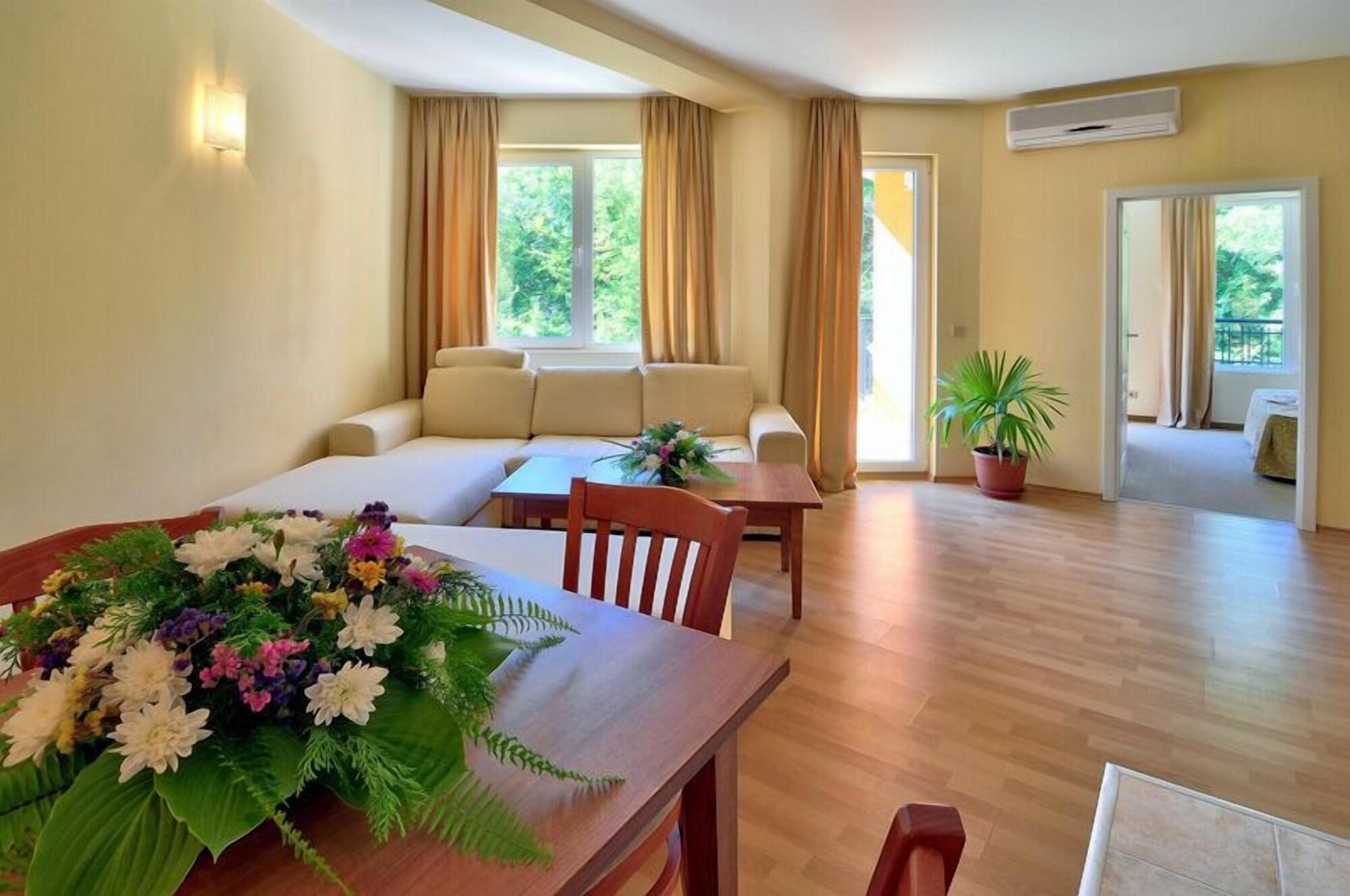 Hotel Paradise Green Park โกลเดน แซนส์ ภายนอก รูปภาพ