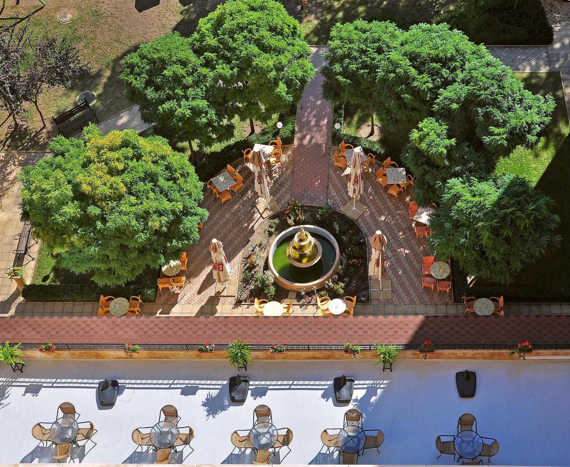 Hotel Paradise Green Park โกลเดน แซนส์ ภายนอก รูปภาพ