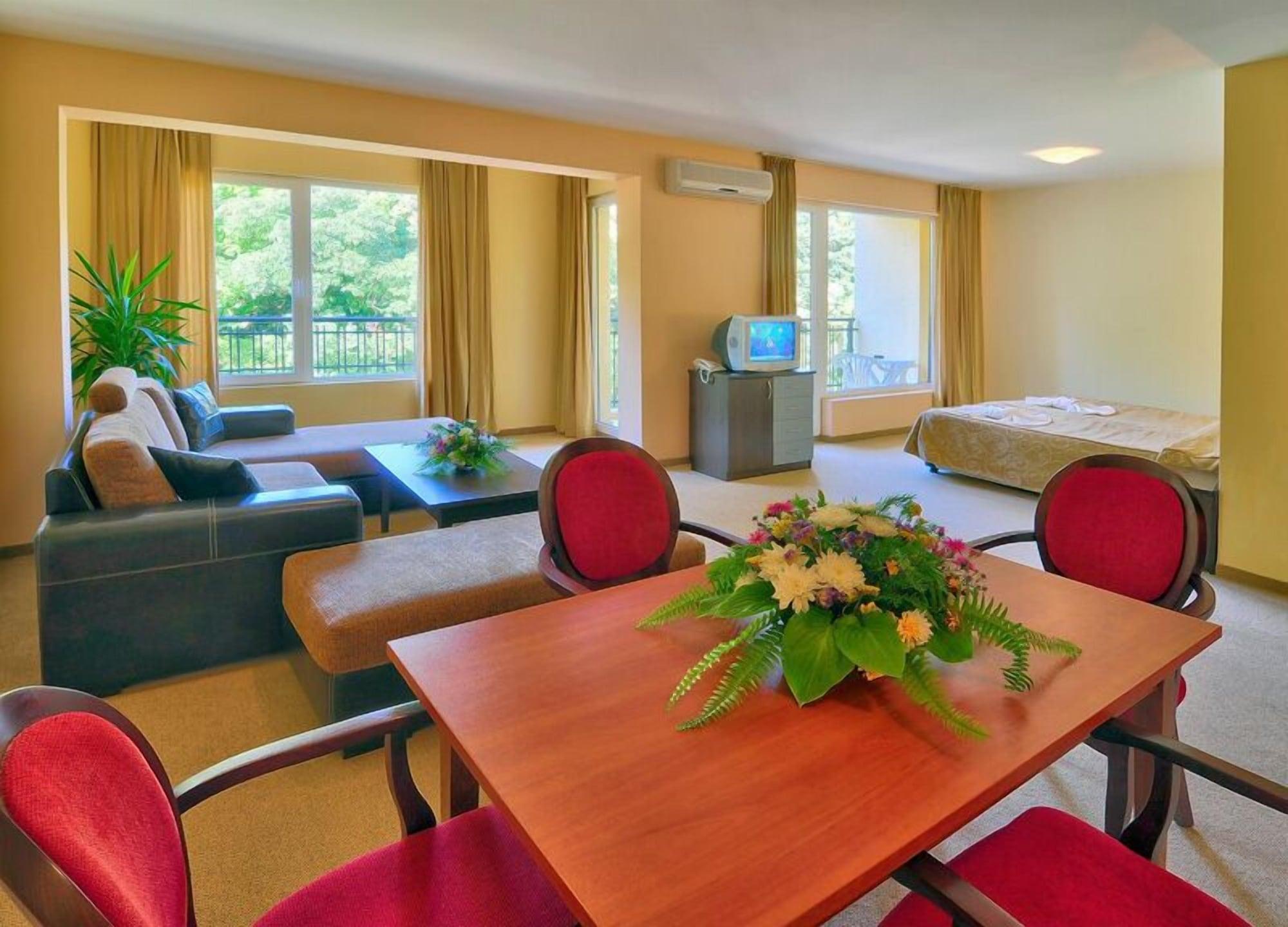 Hotel Paradise Green Park โกลเดน แซนส์ ภายนอก รูปภาพ