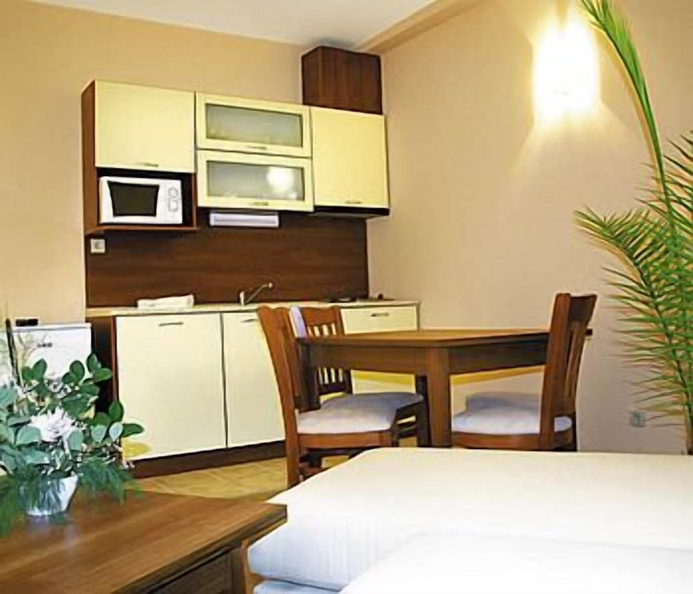 Hotel Paradise Green Park โกลเดน แซนส์ ภายนอก รูปภาพ