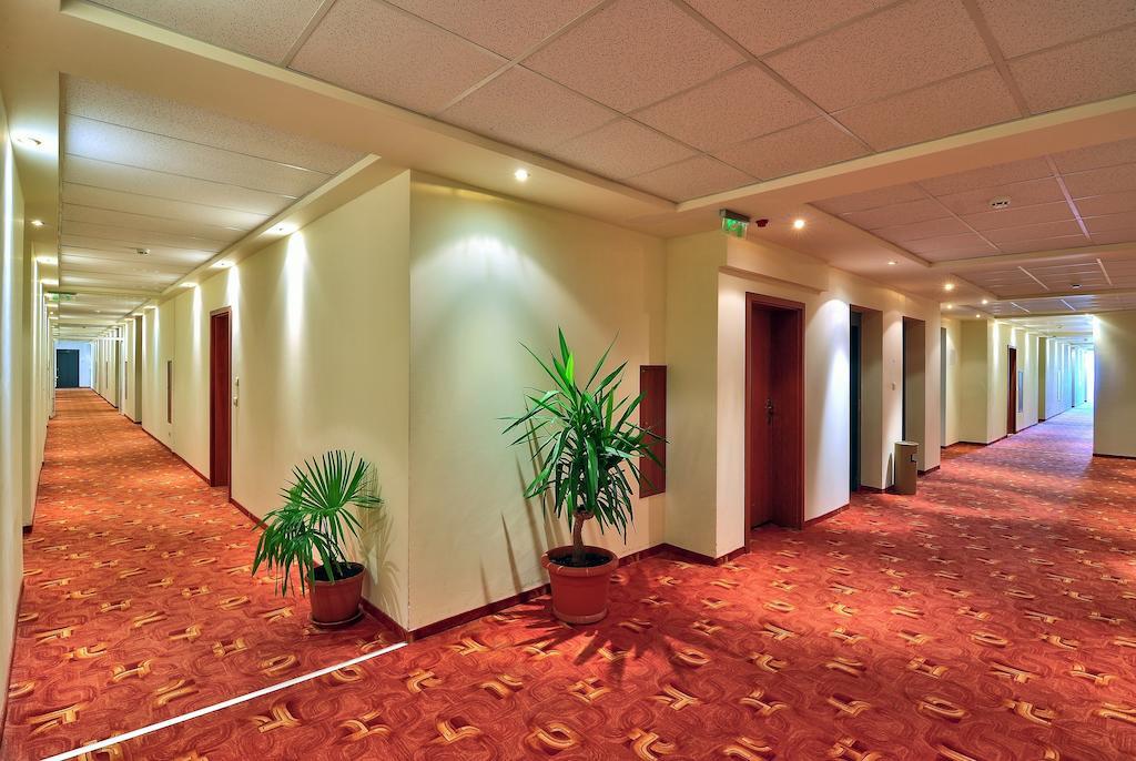 Hotel Paradise Green Park โกลเดน แซนส์ ภายนอก รูปภาพ